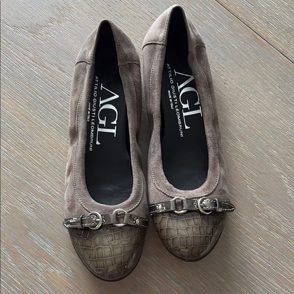 AGL Women´s Taupe Leather Flats, size 9.5; new